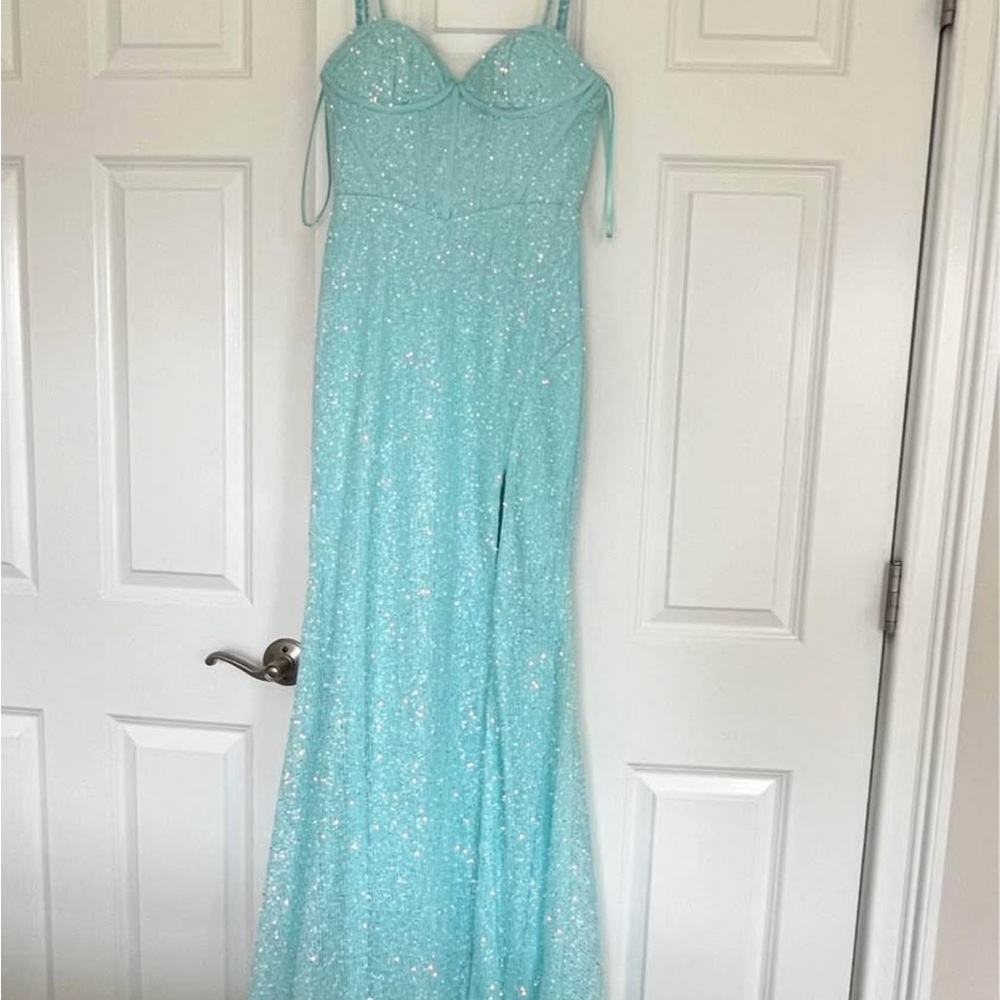 Blue Bodycon Prom Dress with Sweetheart Neckline - Picture 4 of 7